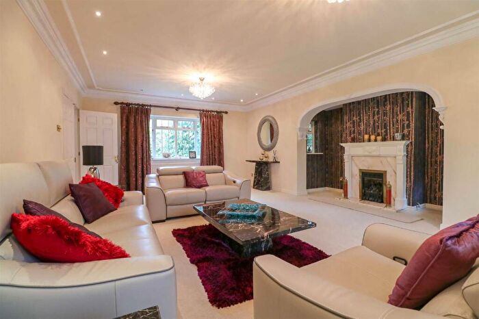 6 Bedroom Detached House To Rent In Hazlemere Drive, Four Oaks Estate, B74