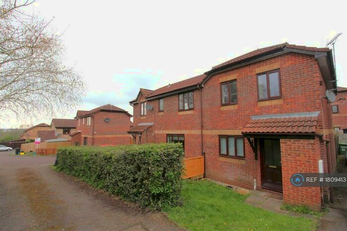 3 Bedroom Semi-Detached House To Rent In Whitley Mead, Stoke Gifford, Bristol, BS34