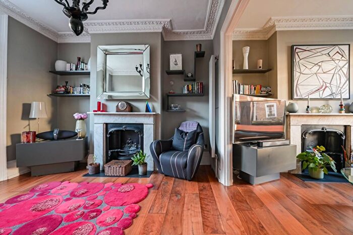 3 Bedroom Property To Rent In Rees Street, Angel, London, N1