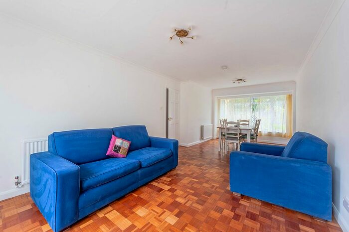 2 Bedroom Flat To Rent In Castlebar Hill, Ealing, London, W5