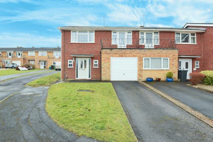 3 Bedroom End Of Terrace House To Rent In Newbury, Berkshire, RG14