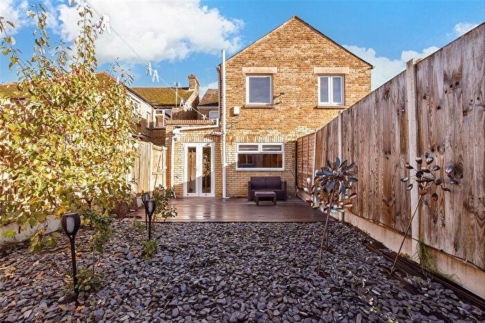 2 Bedroom End Terrace House For Sale In Poplar Road, Broadstairs, Kent, CT10