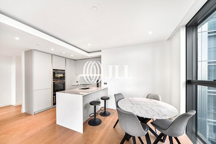 2 Bedroom Flat To Rent In Hampton Tower, Marsh Wall, E14