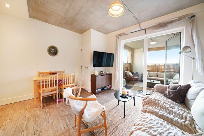 2 Bedroom Flat To Rent In South Street, Romford, RM1