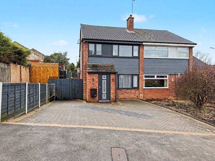 3 Bedroom Semi Detached House For Sale In Sunningdale Drive, Daventry, NN11