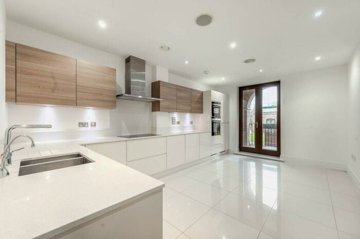 2 Bedroom Flat For Sale In Hampton Road, Stanmore, HA7