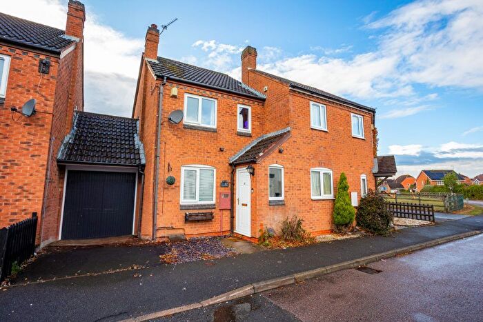 2 Bedroom Town House For Sale In Glebelands Road, Leicester, LE4