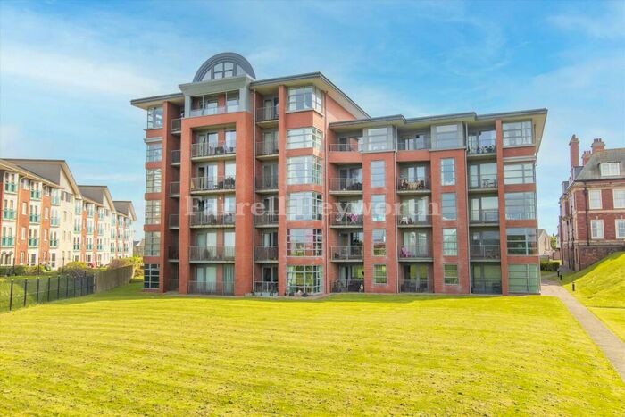 2 Bedroom Flat To Rent In Queens Promenade, Blackpool, FY2