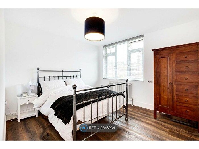 2 Bedroom Flat To Rent In Stanway Court, London, N1