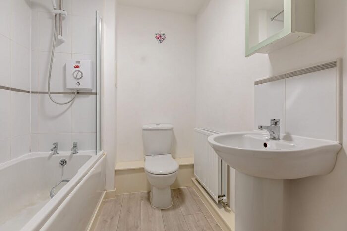 1 Bedroom Flat For Sale In Flat, Waterfront Park, Edinburgh, EH5