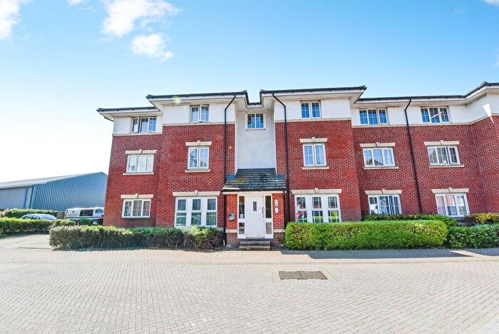2 Bedroom Apartment For Sale In Combe Walk, Devizes, SN10