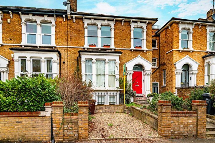2 Bedroom Flat To Rent In Evering Road, Stoke Newington, London, E5