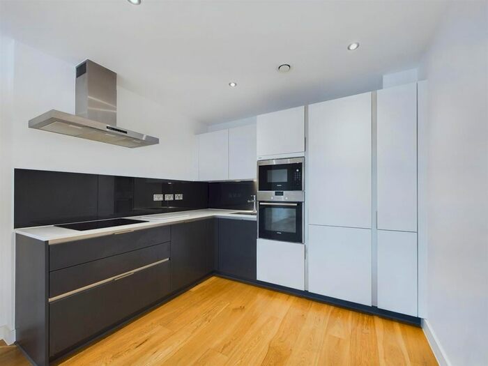 1 Bedroom Flat To Rent In Pages Walk, London, SE1