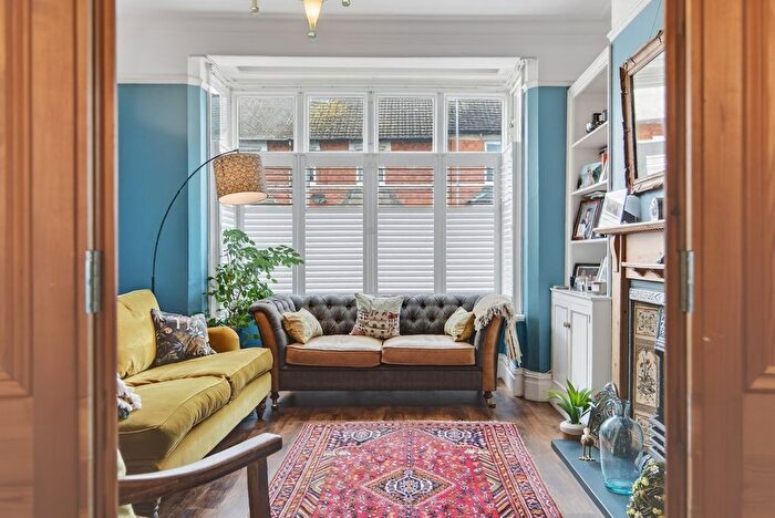 4 Bedroom Terraced House For Sale In Hawthorn Road, Kettering, NN15