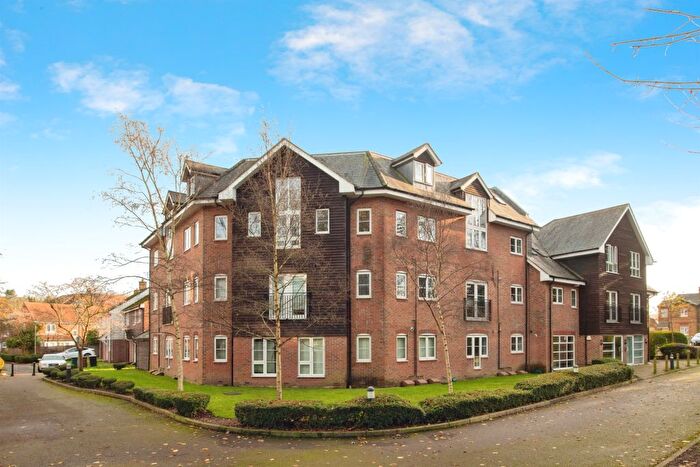 2 Bedroom Flat For Sale In Wharf Way, Hunton Bridge, Kings Langley, WD4