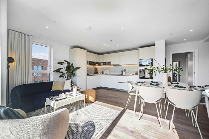 3 Bedroom Flat To Rent In Uncle, Deptford, SE8
