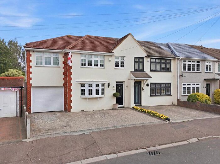 4 Bedroom Semi-Detached House For Sale In Maybank Avenue, Hornchurch, RM12