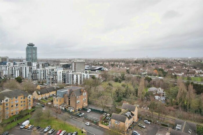 2 Bedroom Flat To Rent In Green Dragon Lane, Brentford, TW8