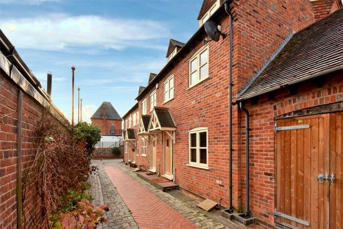 3 Bedroom Mews To Rent In St. Marys Court, Market Place, Henley-on-Thames, Oxfordshire, RG9