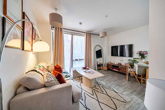 1 Bedroom Flat For Sale In Huntington House, Welwyn Garden City, Hertfordshire, AL7