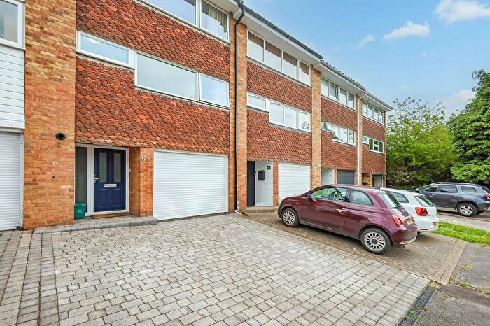 3 Bedroom Town House For Sale In Chapel Court, Billericay, CM12