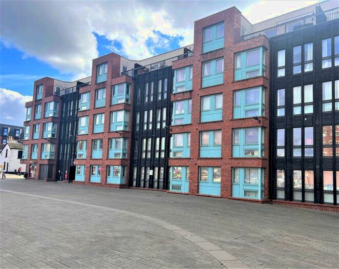 2 Bedroom Penthouse To Rent In Barge Arms, Gloucester Docks, GL1