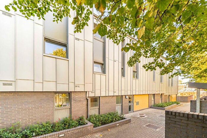1 Bedroom Flat To Rent In Wharncliffe Mews, London, SW4