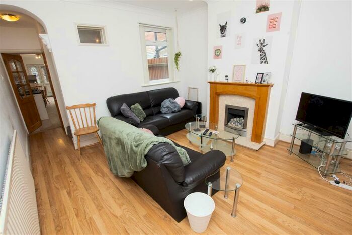 3 Bedroom House To Rent In Warwards Lane, Birmingham, B29