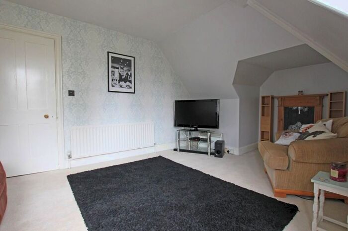 2 Bedroom Flat To Rent In The Avenue, Newmarket, CB8