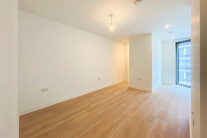 Apartment To Rent In Laurence Place, New Kings Head Yard, M3