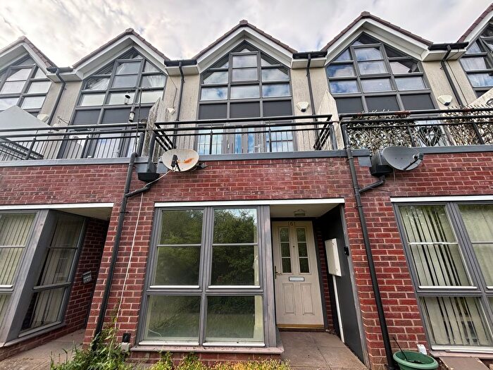 3 Bedroom Town House To Rent In Bradestone Road, Nuneaton, CV11