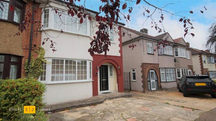 3 Bedroom Semi-Detached House To Rent In Hycliffe Gardens, Chigwell IG7