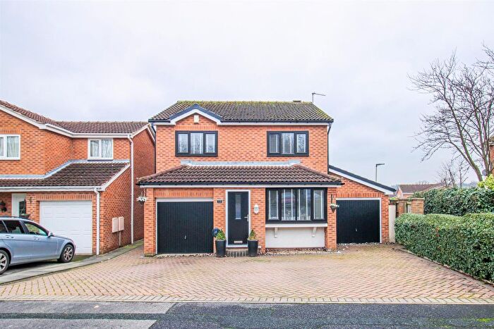 4 Bedroom Detached House For Sale In Brackenwood Road, Outwood, Wakefield, WF1