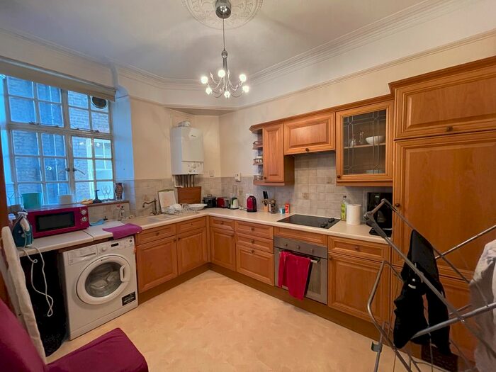 1 Bedroom Flat To Rent In Sutton Lane North, Chiswick, W4