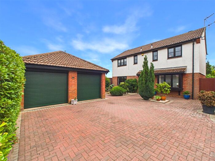 4 Bedroom Detached House For Sale In Griffin Road, Thame, Oxfordshire, OX9