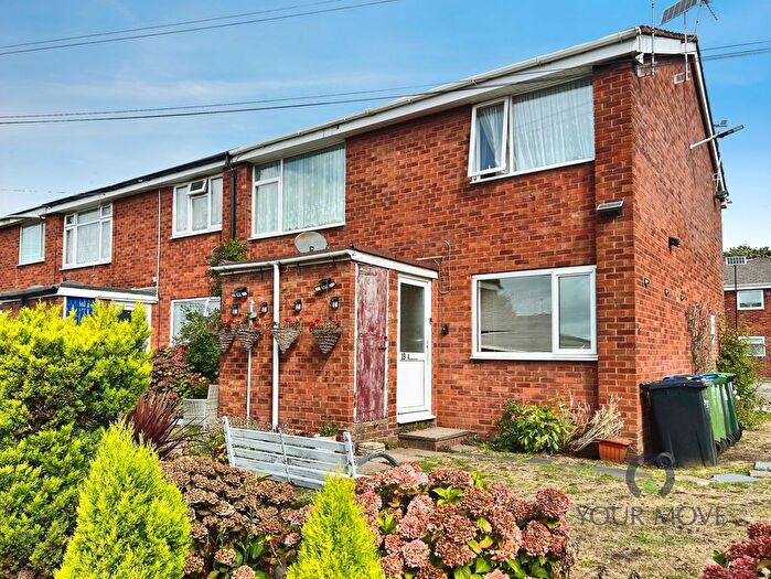 2 Bedroom Maisonette For Sale In Overton Place, West Bromwich, West Midlands, B71