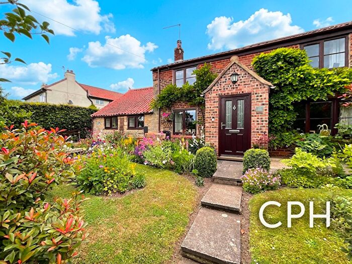 3 Bedroom Cottage For Sale In Manor View Road, Lebberston, YO11