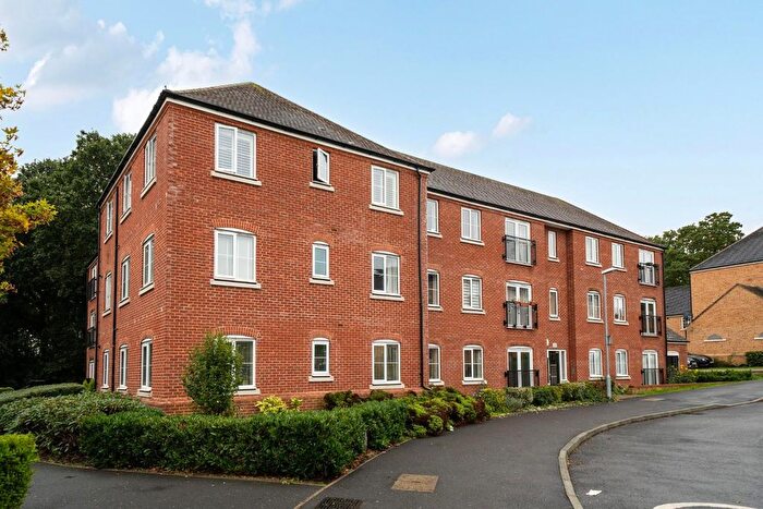 2 Bedroom Flat For Sale In Waratah Drive, Chislehurst, BR7