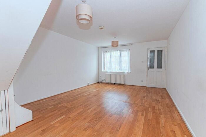 2 Bedroom Terraced House To Rent In Leygreen Close, Luton, LU2