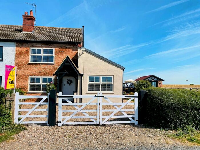 3 Bedroom Semi-Detached House For Sale In Wistow Lordship, Selby, YO8