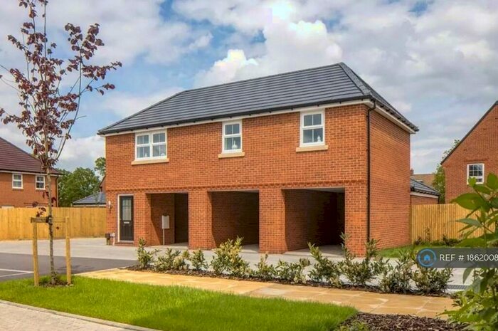 2 Bedroom Flat To Rent In Lonsdale Road, Wokingham, RG40