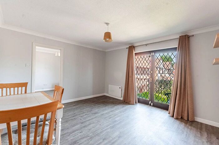 1 Bedroom Flat To Rent In Robina Close, Northwood, HA6