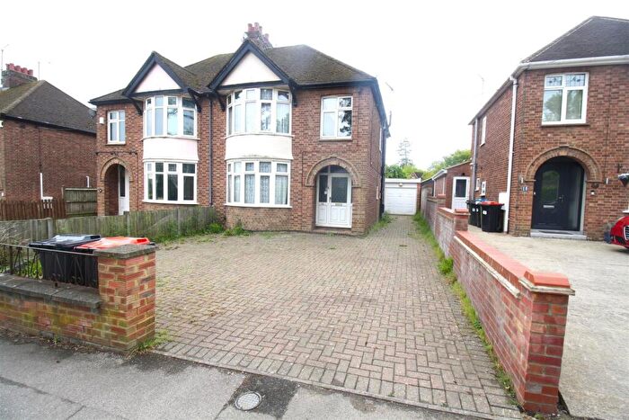 3 Bedroom Semi-Detached House For Sale In Church Green Road, Bletchley, Milton Keynes, MK3