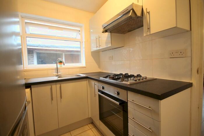 1 Bedroom Flat To Rent In Sunnycroft Road, Hounslow, TW3