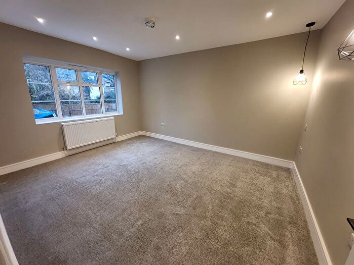 2 Bedroom Flat To Rent In The Avenue, Wembley, HA9