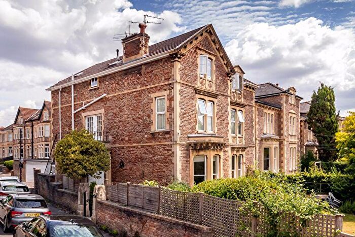 3 Bedroom Apartment For Sale In Downfield Road | Clifton, BS8