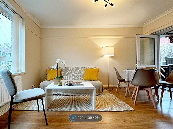 3 Bedroom Flat To Rent In Rokeby Street, London, E15