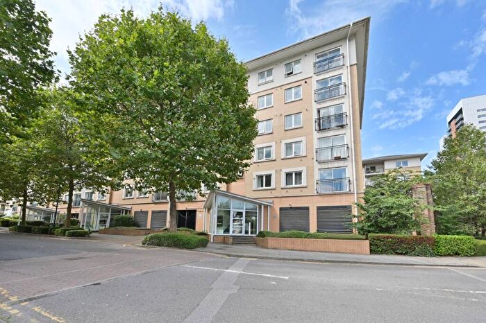 2 Bedroom Flat For Sale In Newport Avenue, Docklands, London, E14