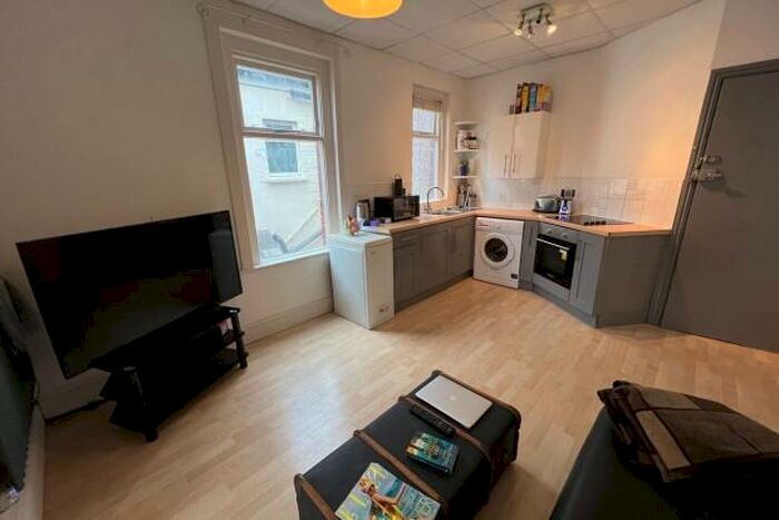 1 Bedroom Flat To Rent In Connaught Road Cardiff, CF24