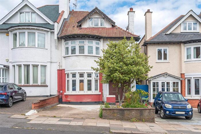 1 Bedroom Apartment For Sale In Alexandra Park Road, London, N10